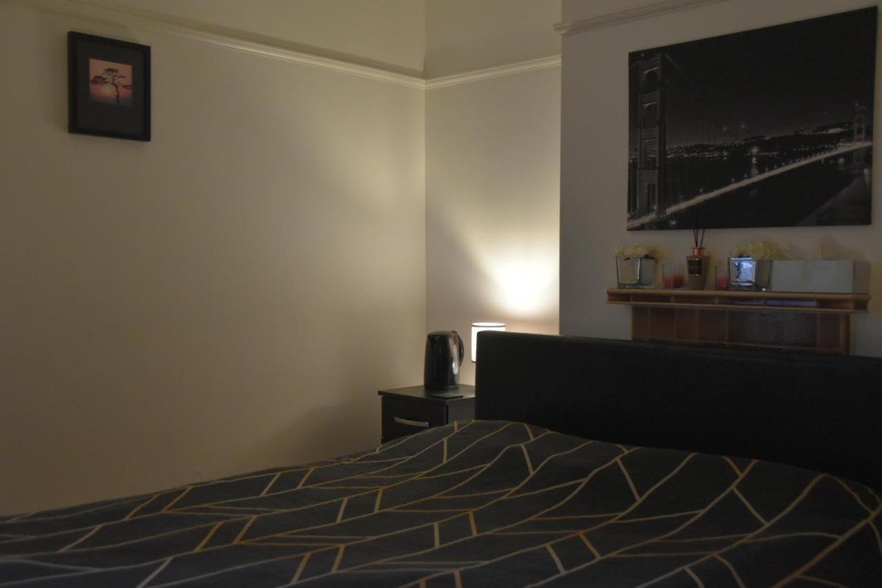 Clarendon House Hotel ลูตัน ภายนอก รูปภาพ