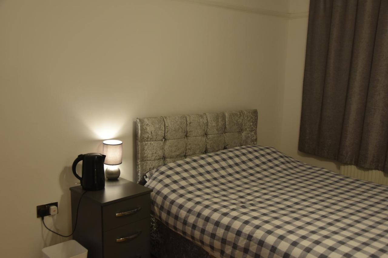 Clarendon House Hotel ลูตัน ภายนอก รูปภาพ