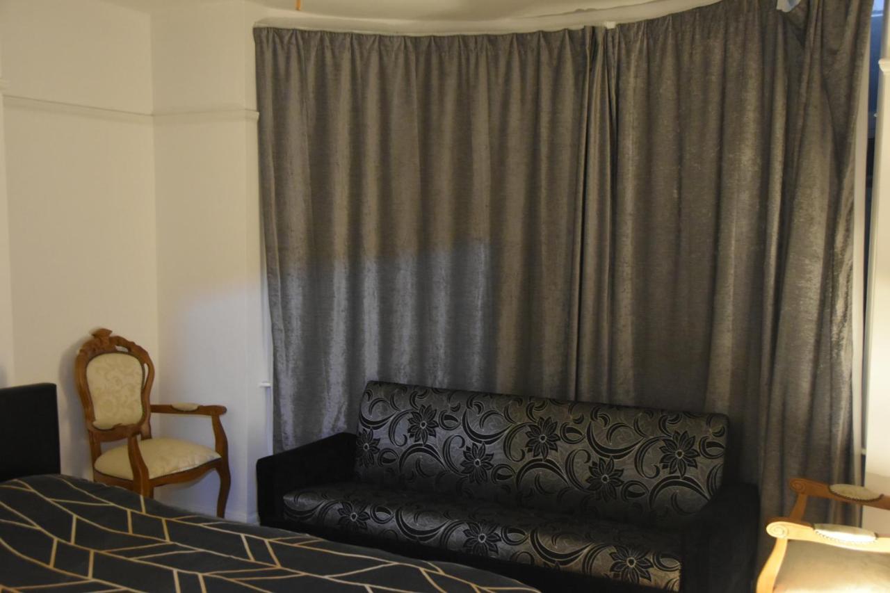 Clarendon House Hotel ลูตัน ภายนอก รูปภาพ